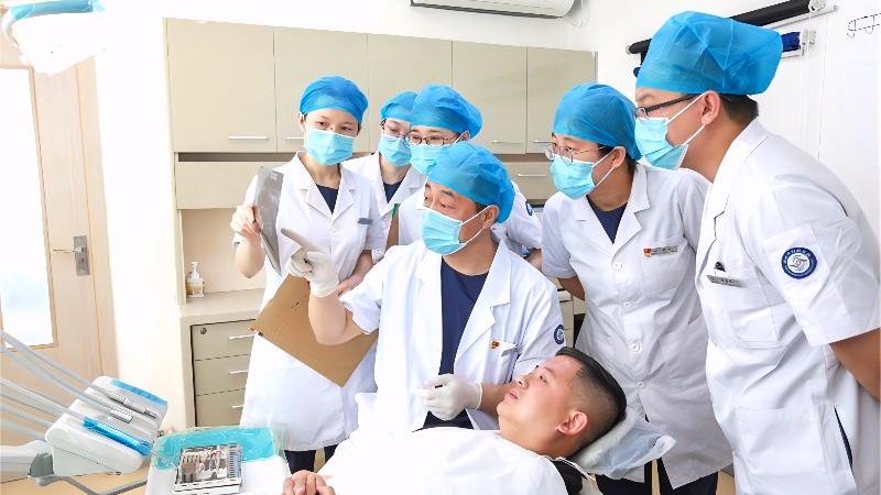 全口种植牙：成都优质医院推荐，这些标准你了解吗？**